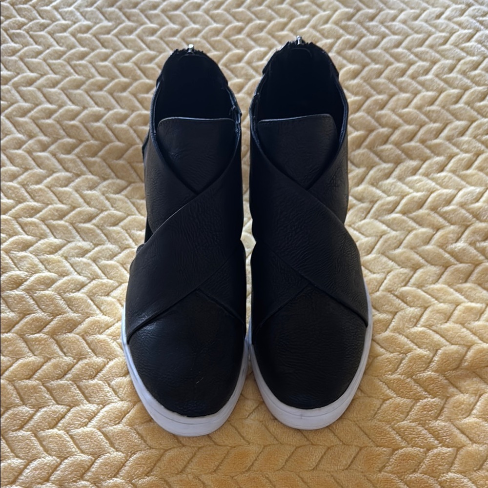 Journee Collection Black Wedges